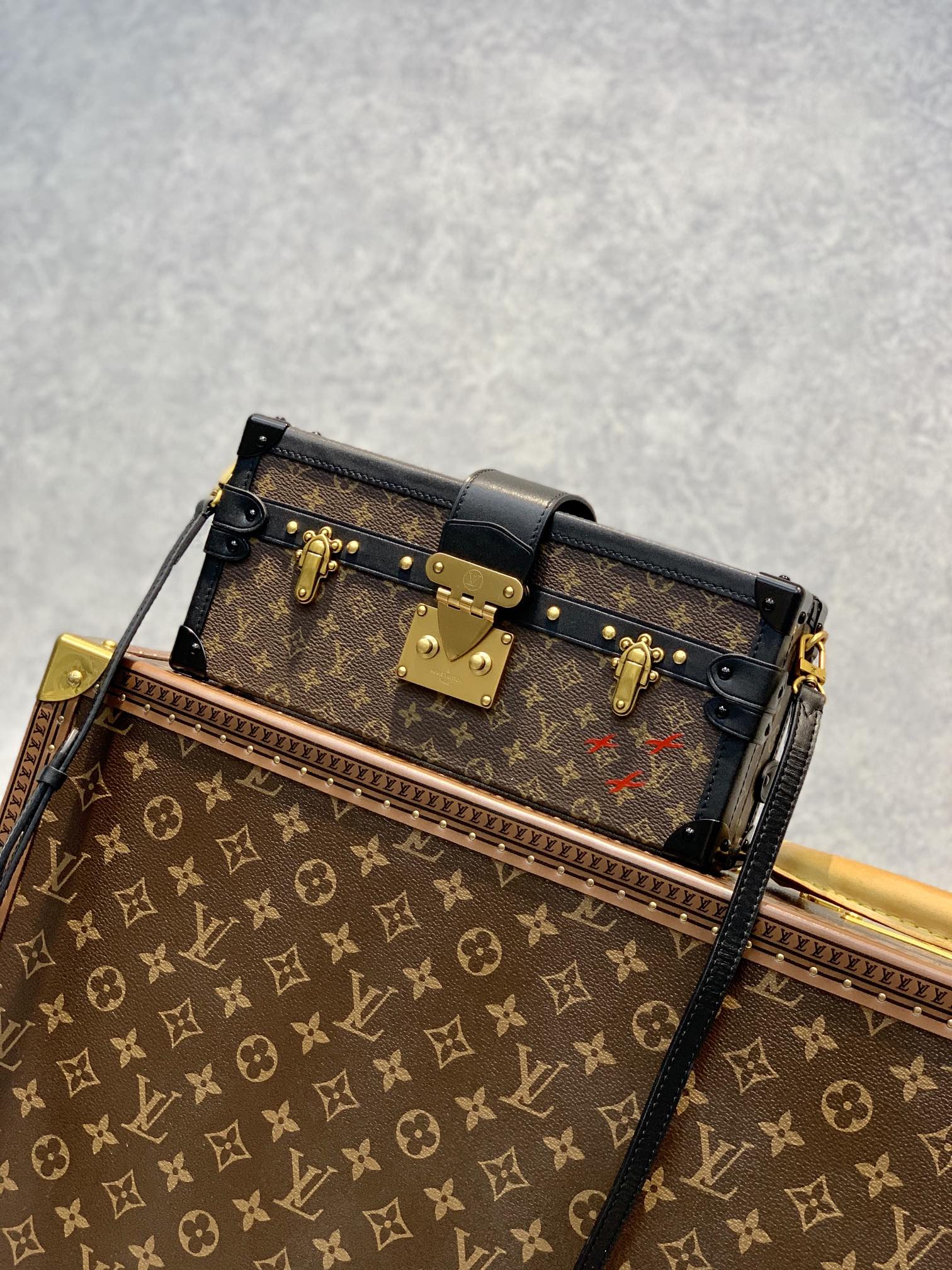 l0*is V*t0n petite malle east west-27*12*6.5cm