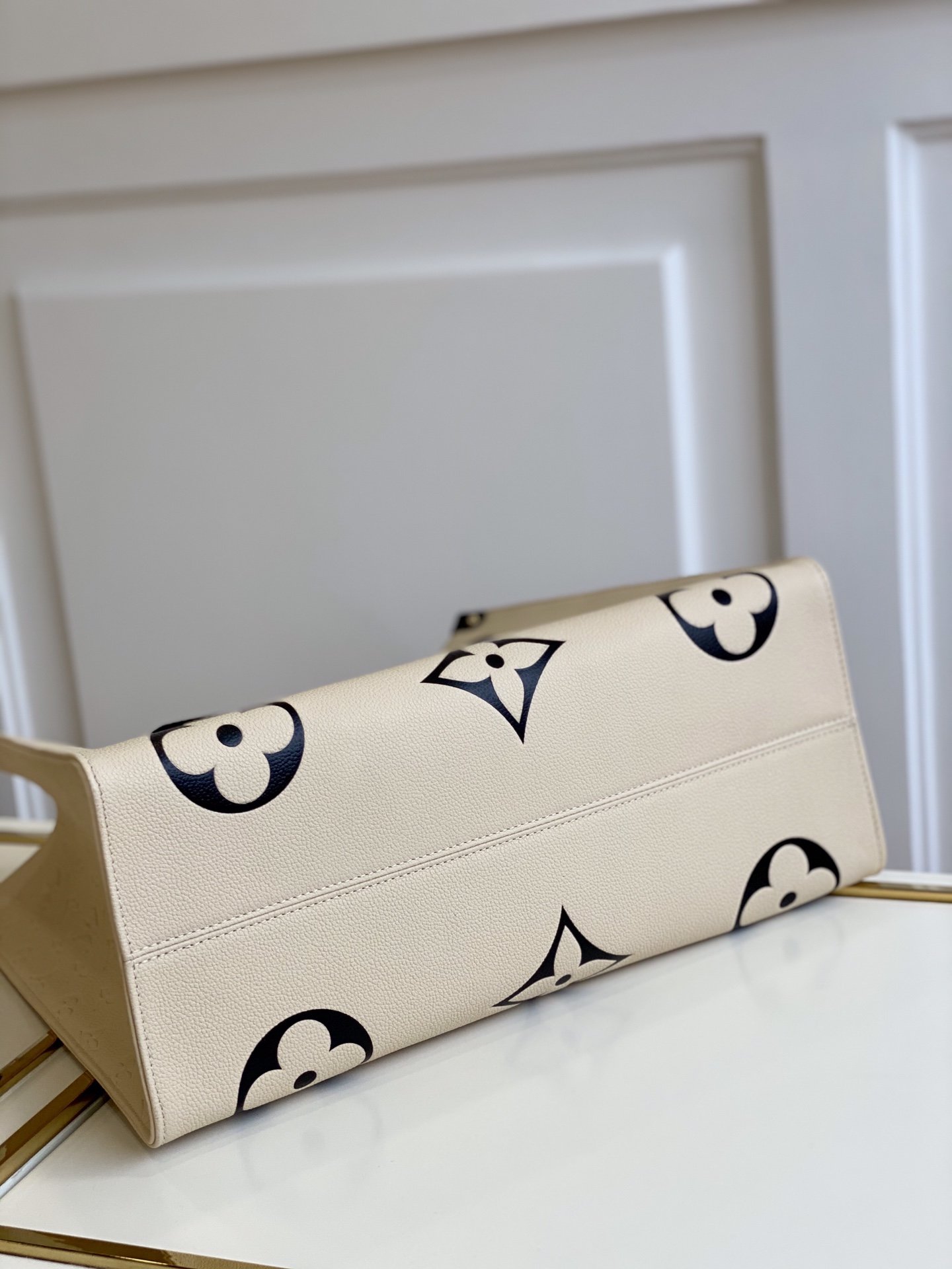 l0*is V*t0n onthego handbag-41*34*19cm