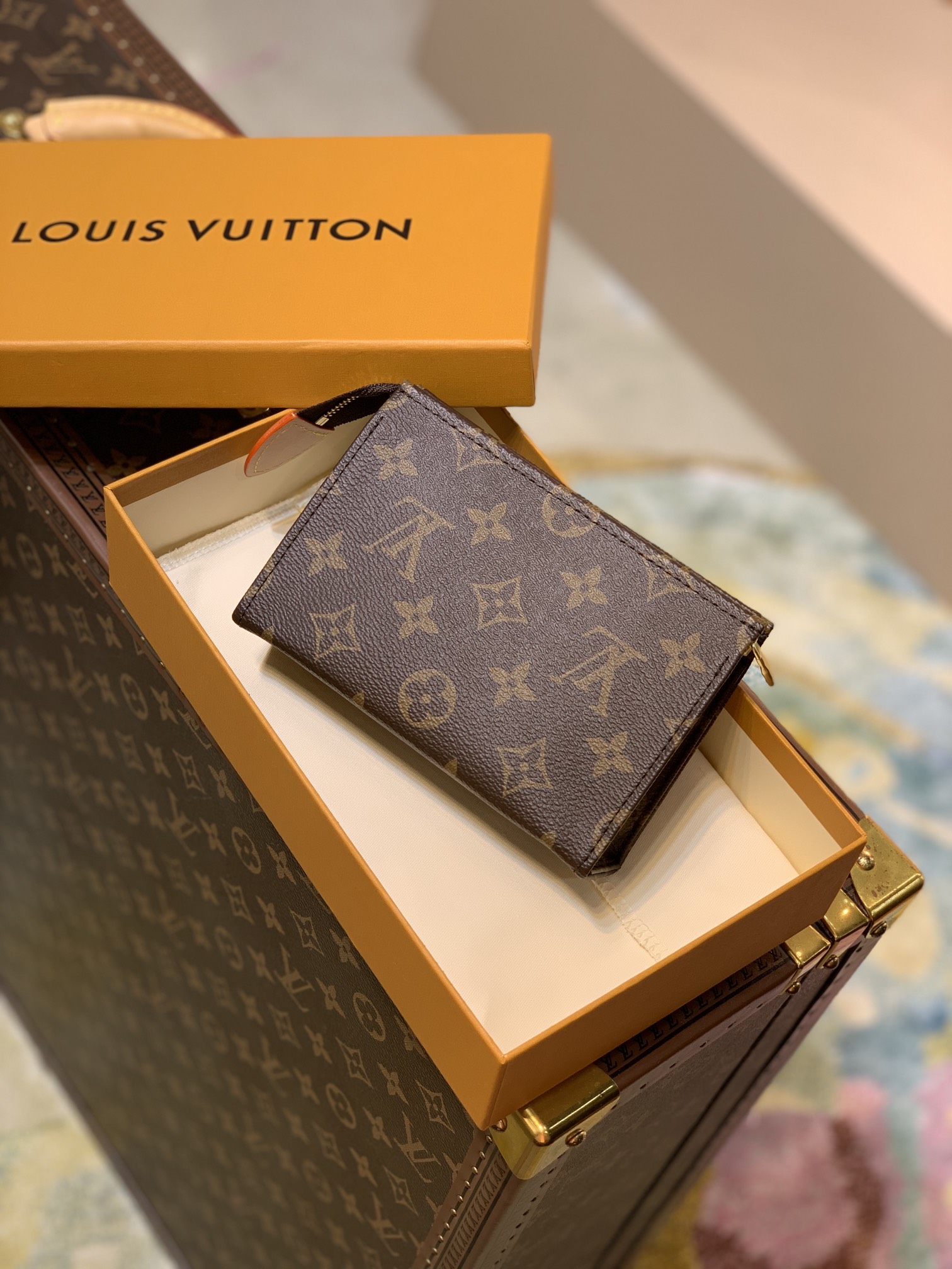 l0*is V*t0n toiletry pouch -15*10*4.5cm