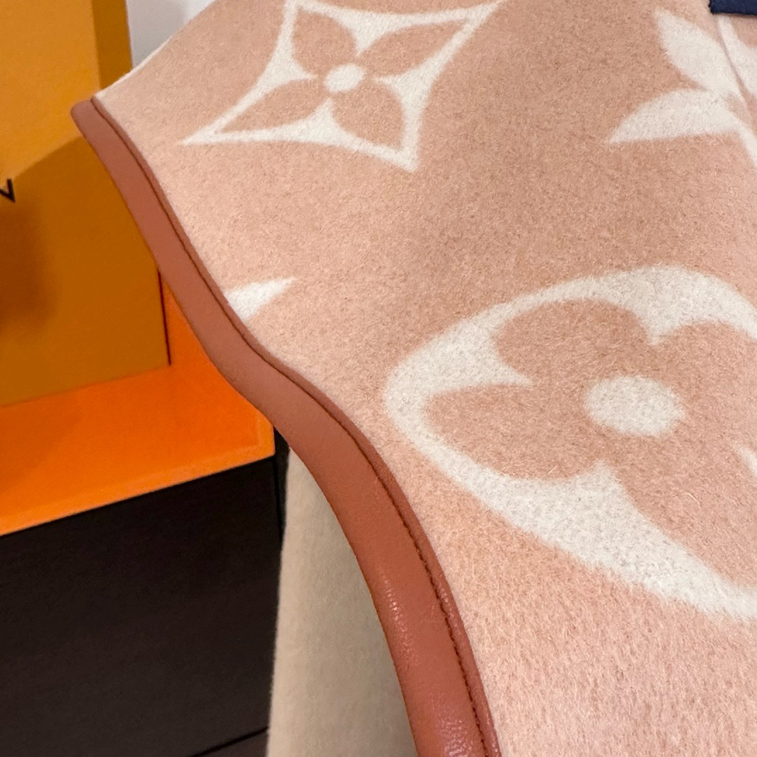 Lou*is Vuitt*on Wool Trench Coat