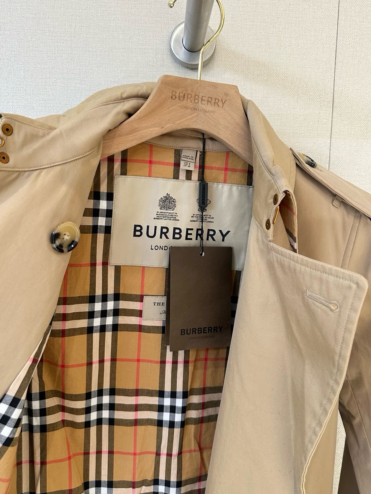 Bv*b*rry The Kensington Trench Coat