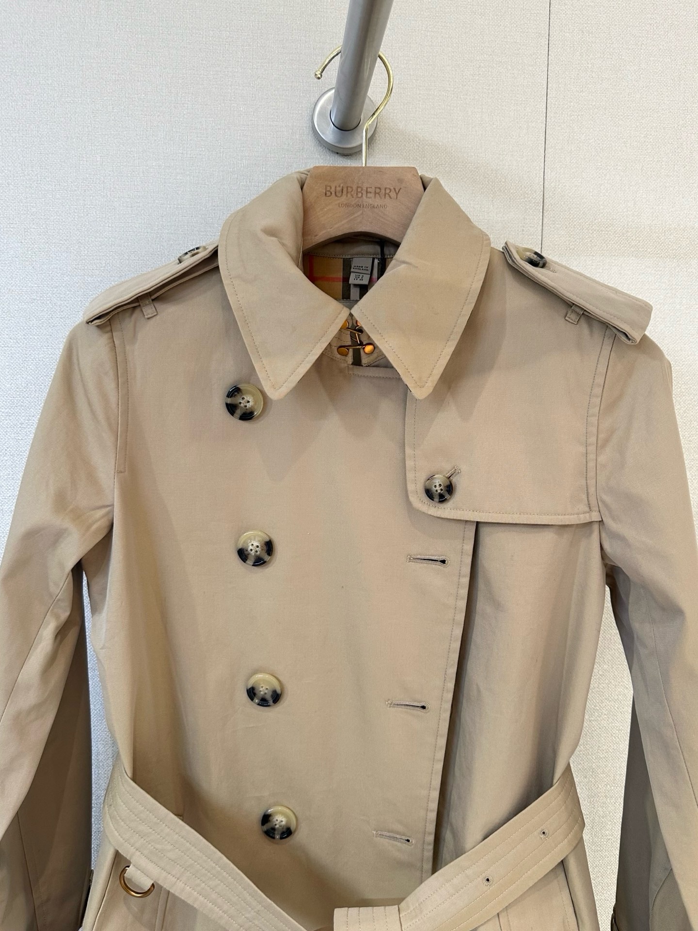 Bv*b*rry The Kensington Trench Coat