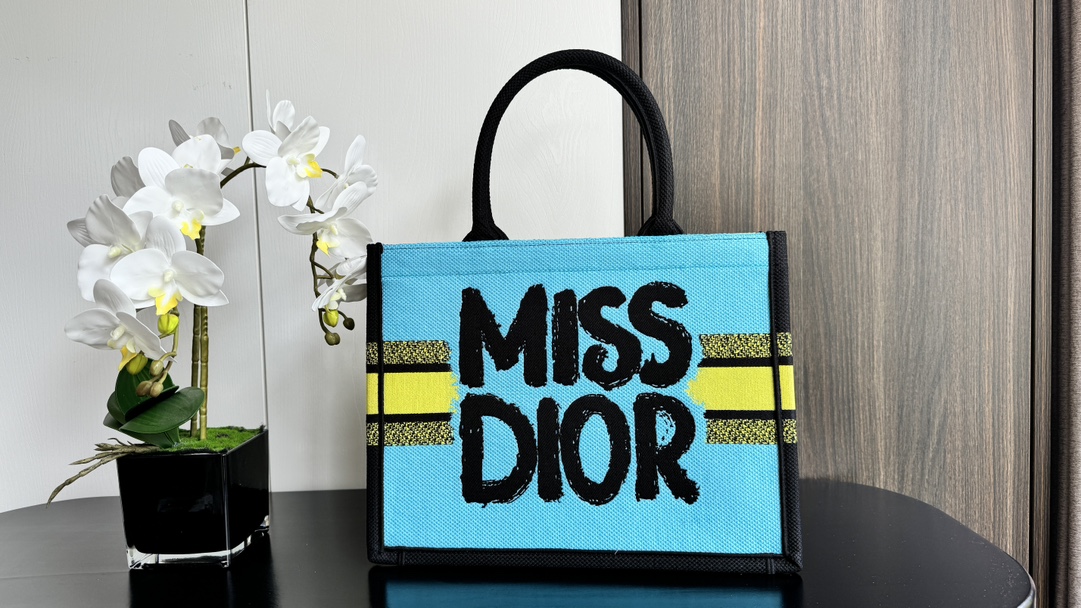 D*or small book tote-36.5cm