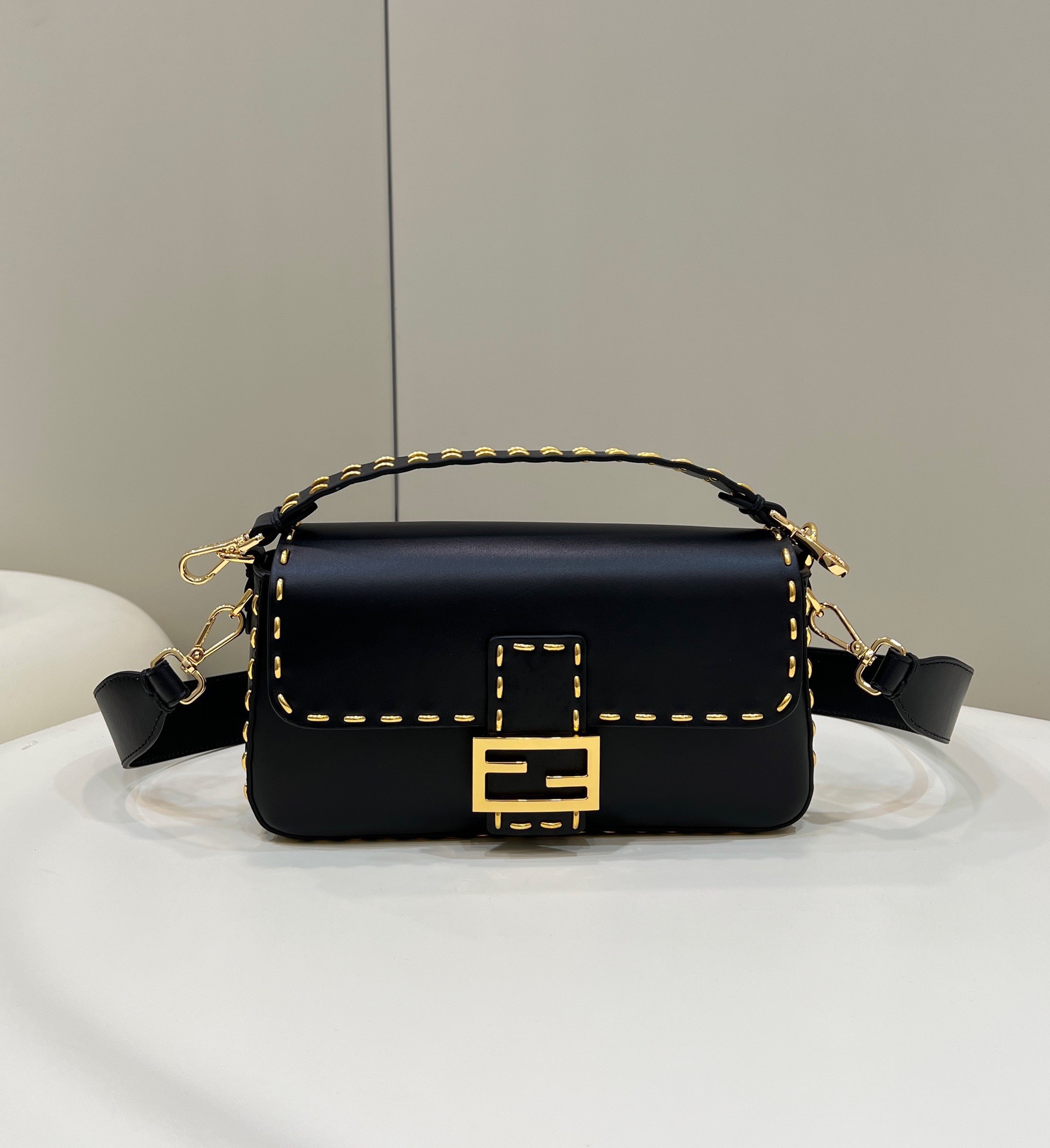 F**di baguette bag-26x14x4cm