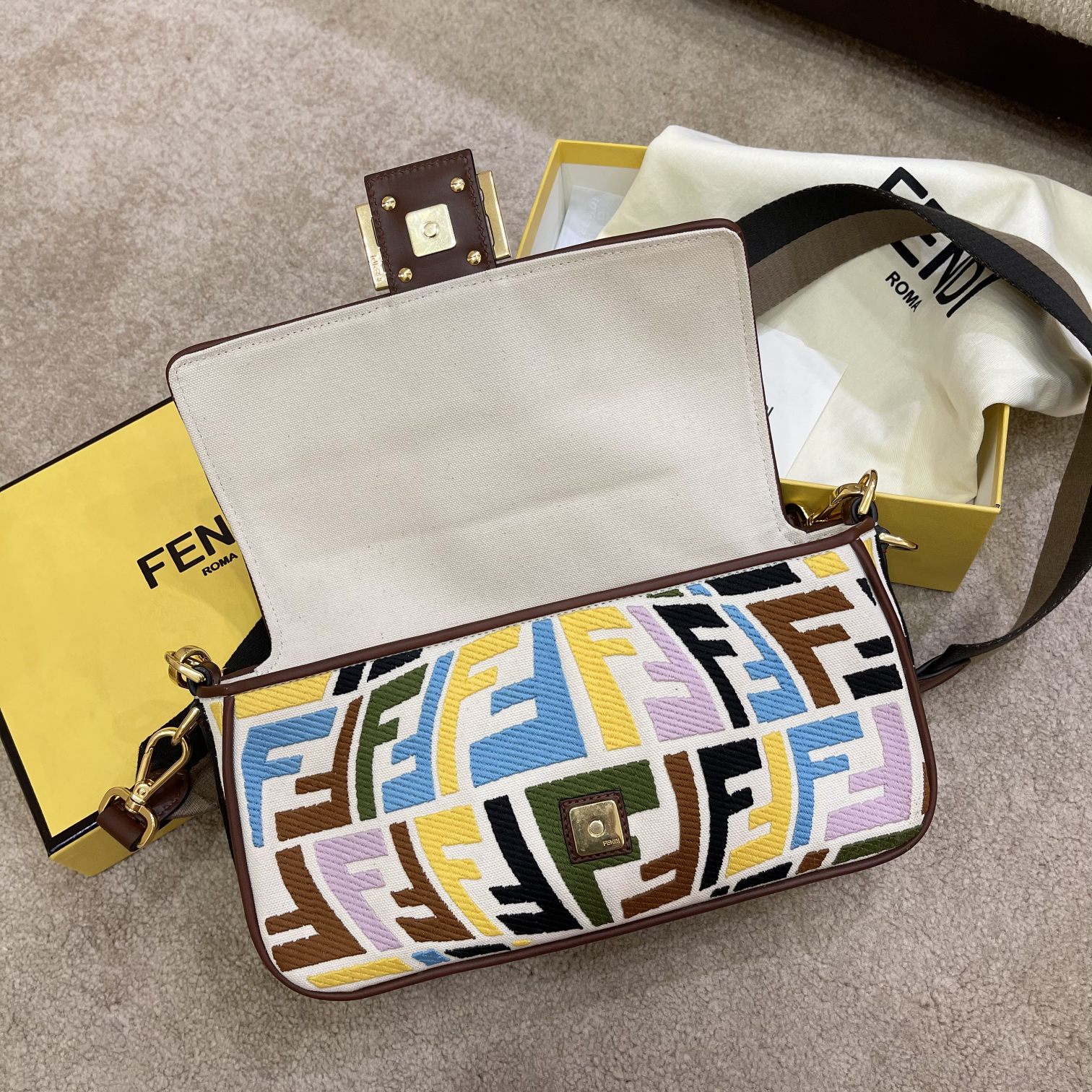 F**di medium baguette bag-26x15x4cm