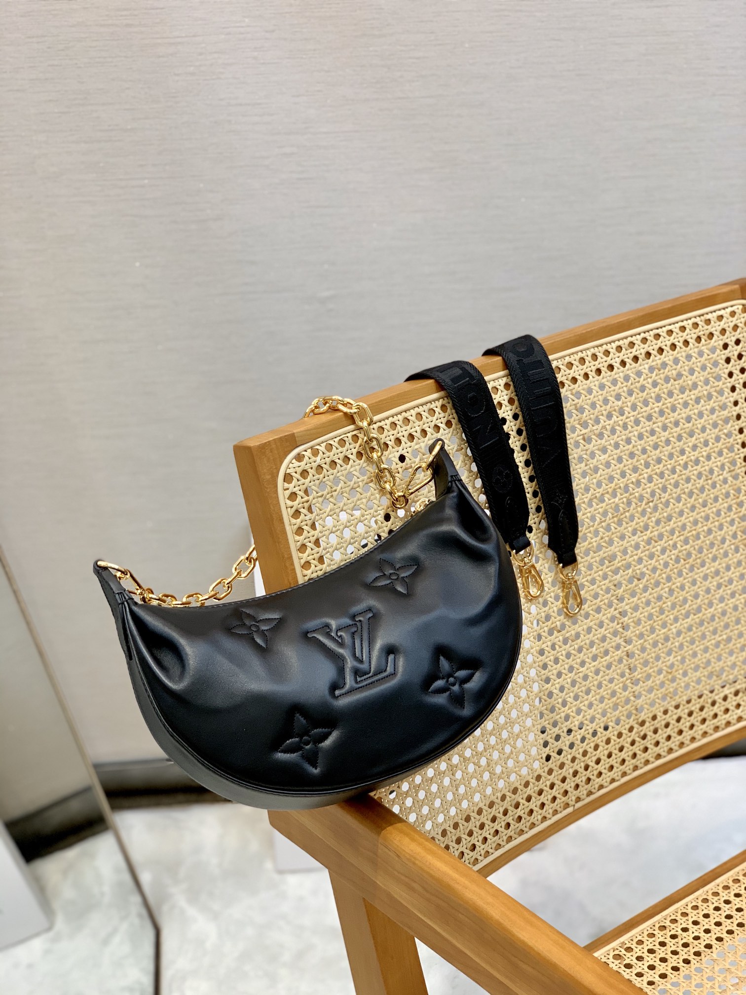 l0*is V*t0n over the moon handbag-27.5*16*7cm