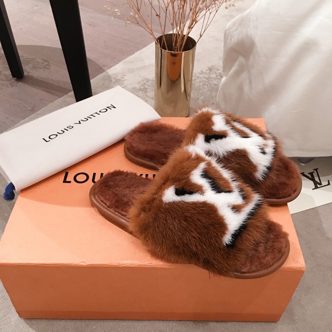 l0*is V*t0n slippers