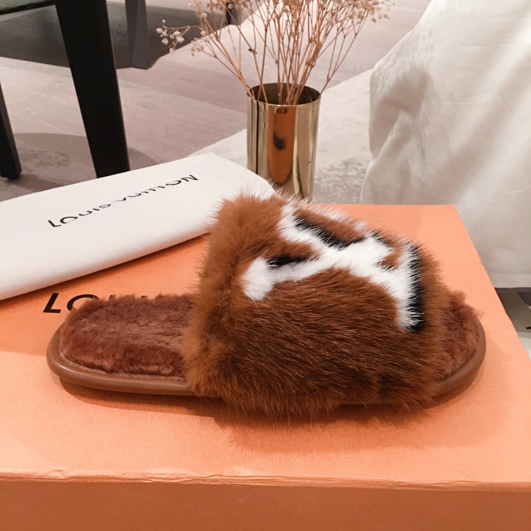 l0*is V*t0n slippers