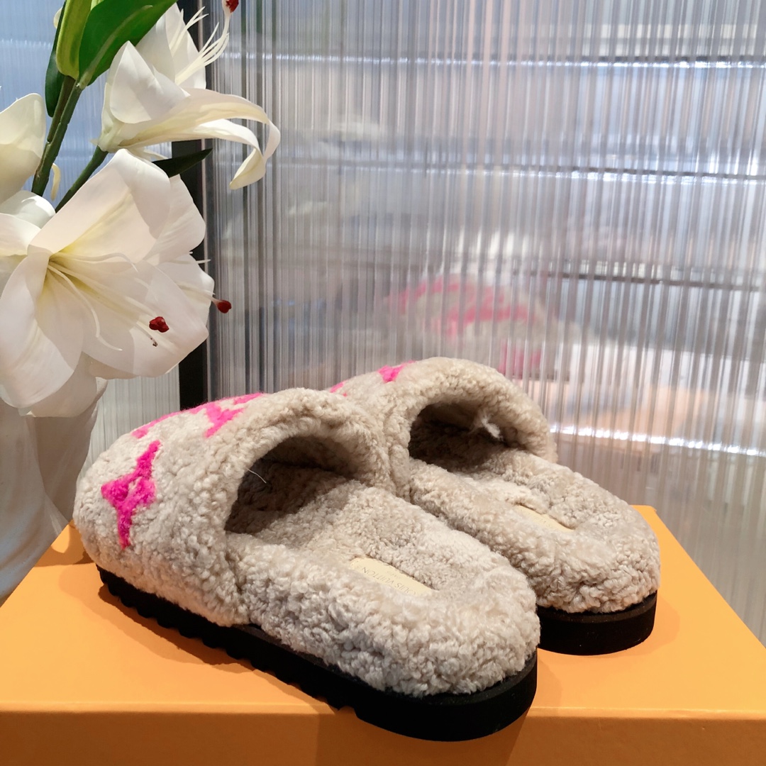 l0*is V*t0n slippers