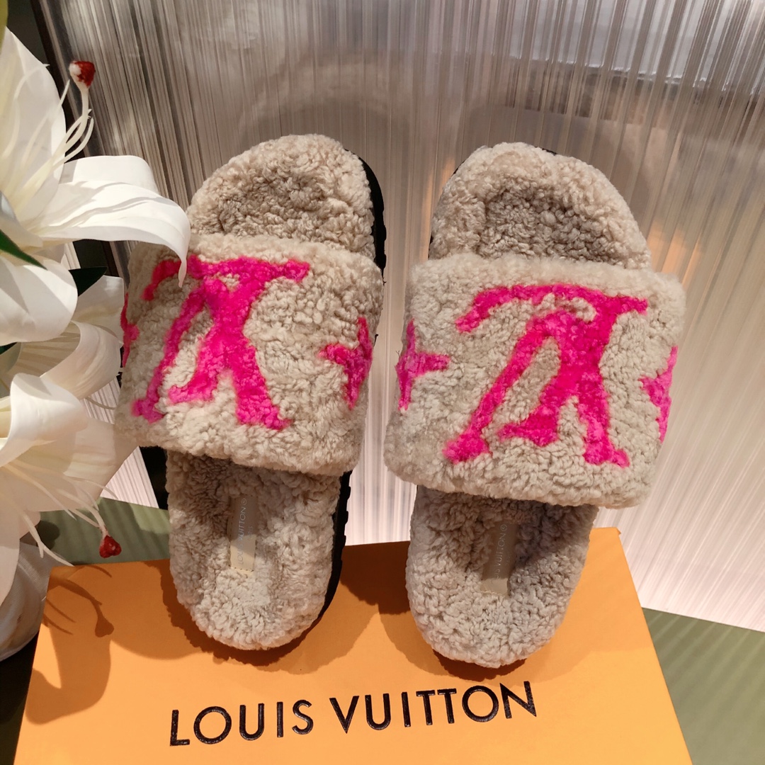 l0*is V*t0n slippers