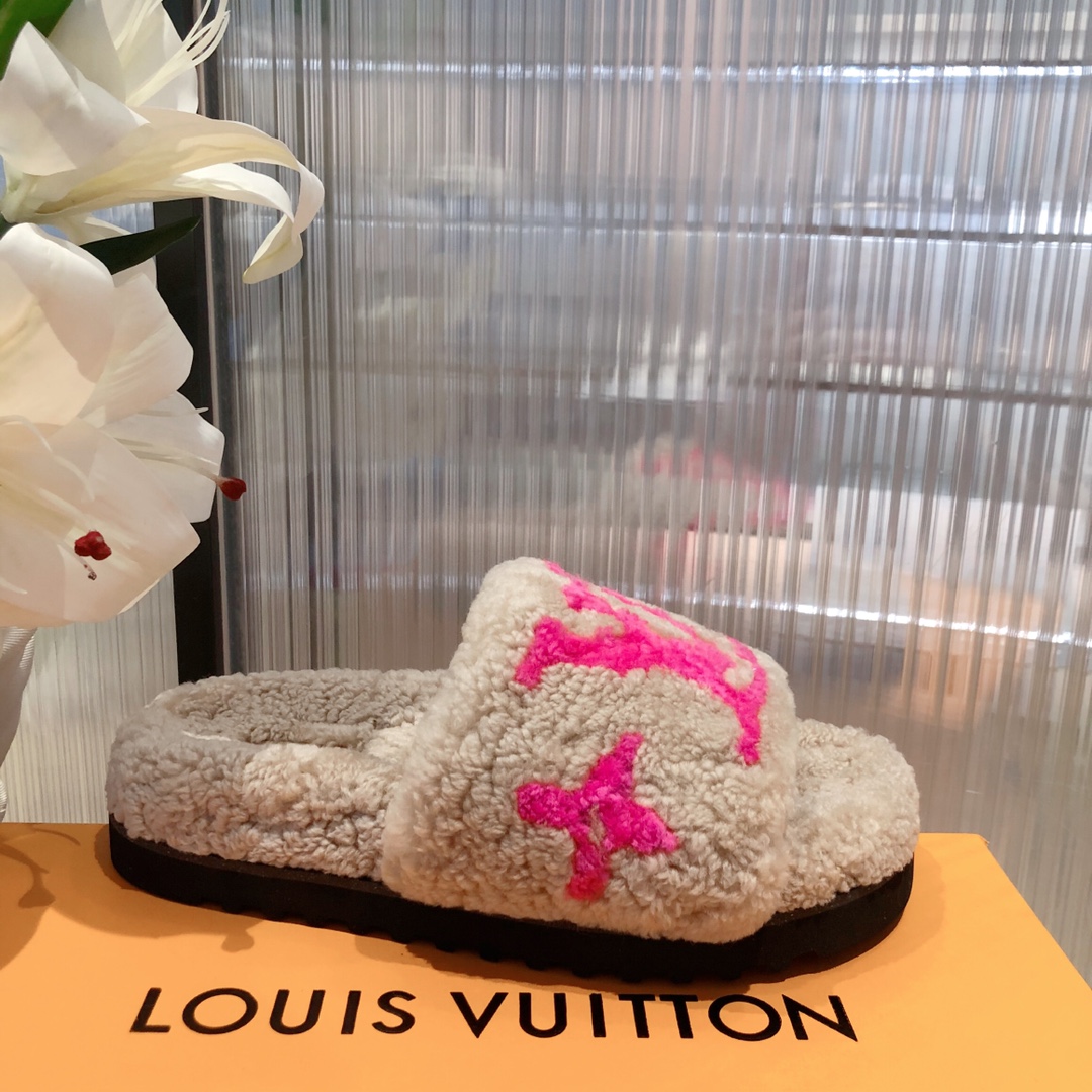 l0*is V*t0n slippers