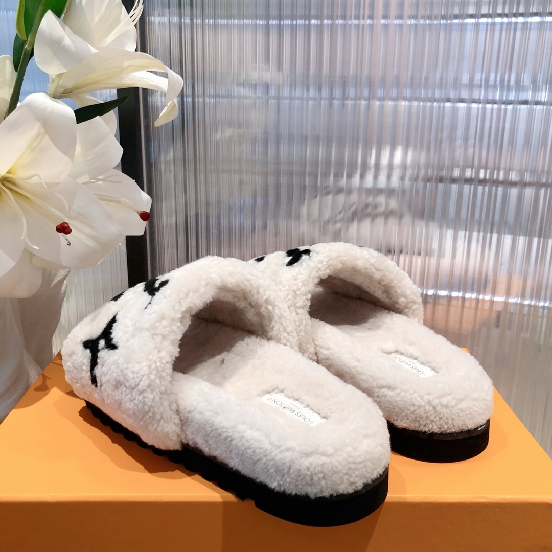 l0*is V*t0n slippers