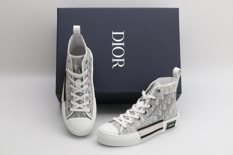 D*or high-top sneakers