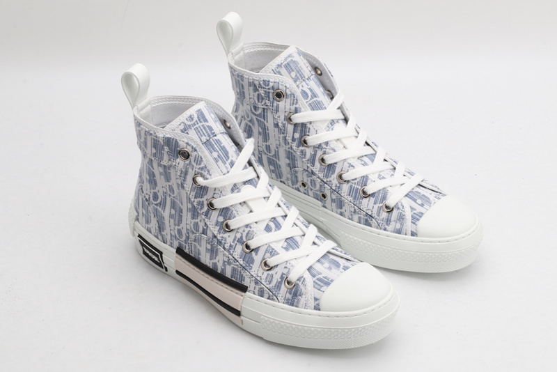 D*or high-top sneakers