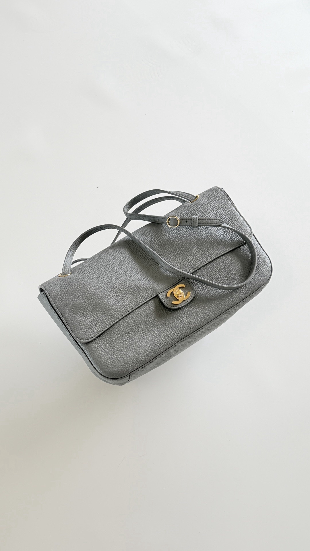 Cha*nel Grained Calfskin Small Souplissimo Maxi Flap-32CM