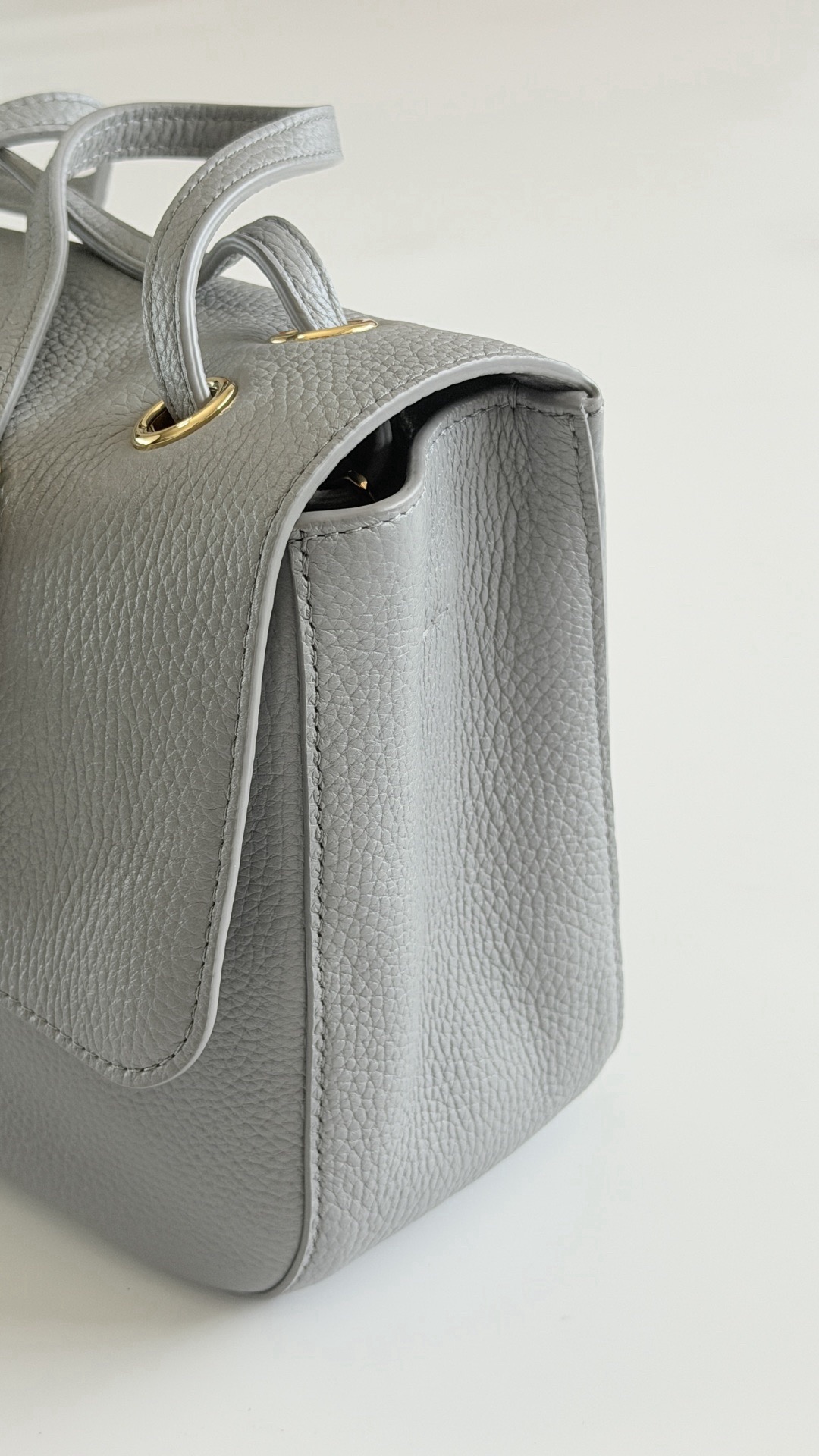 Cha*nel Grained Calfskin Small Souplissimo Maxi Flap-32CM