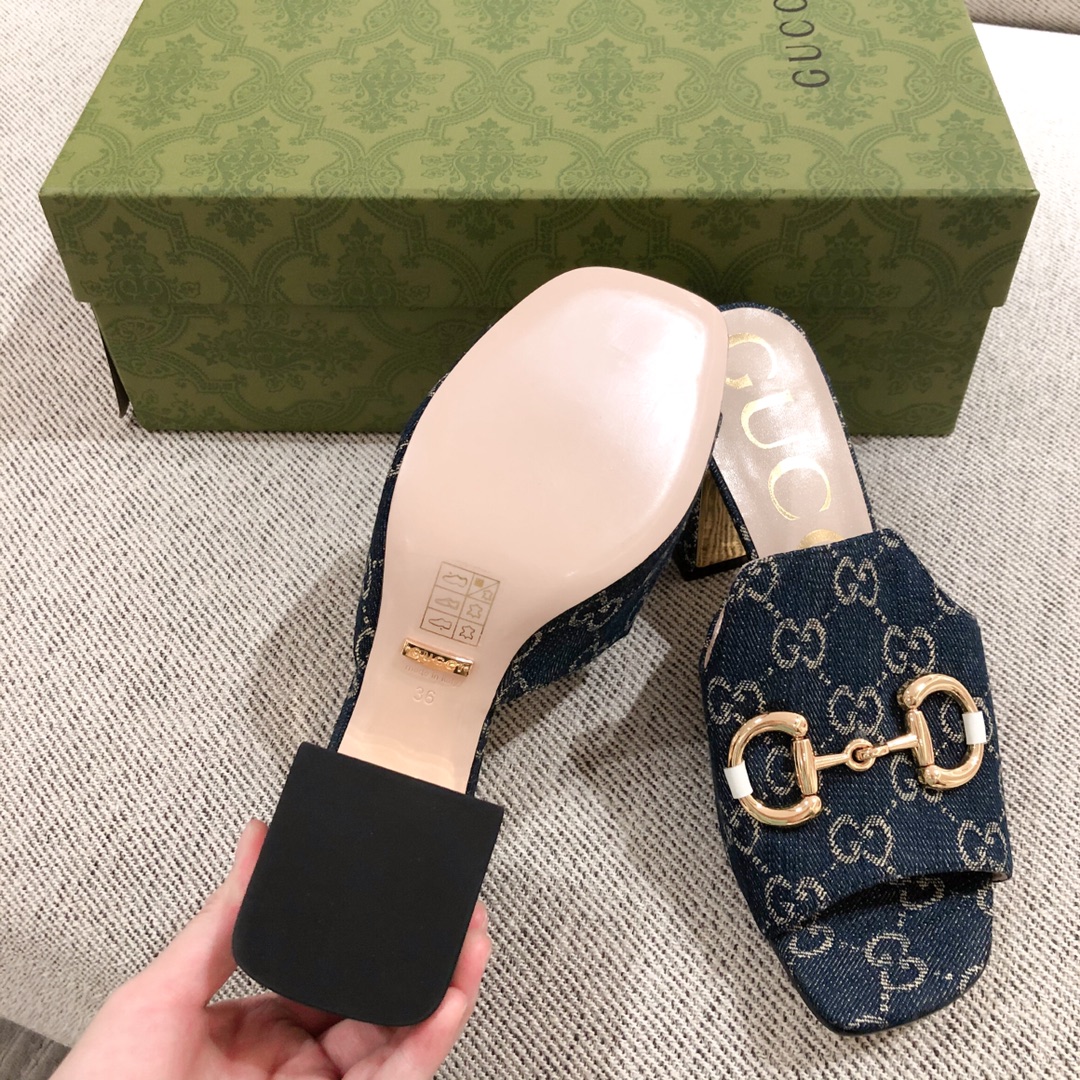 G*u*i sandals