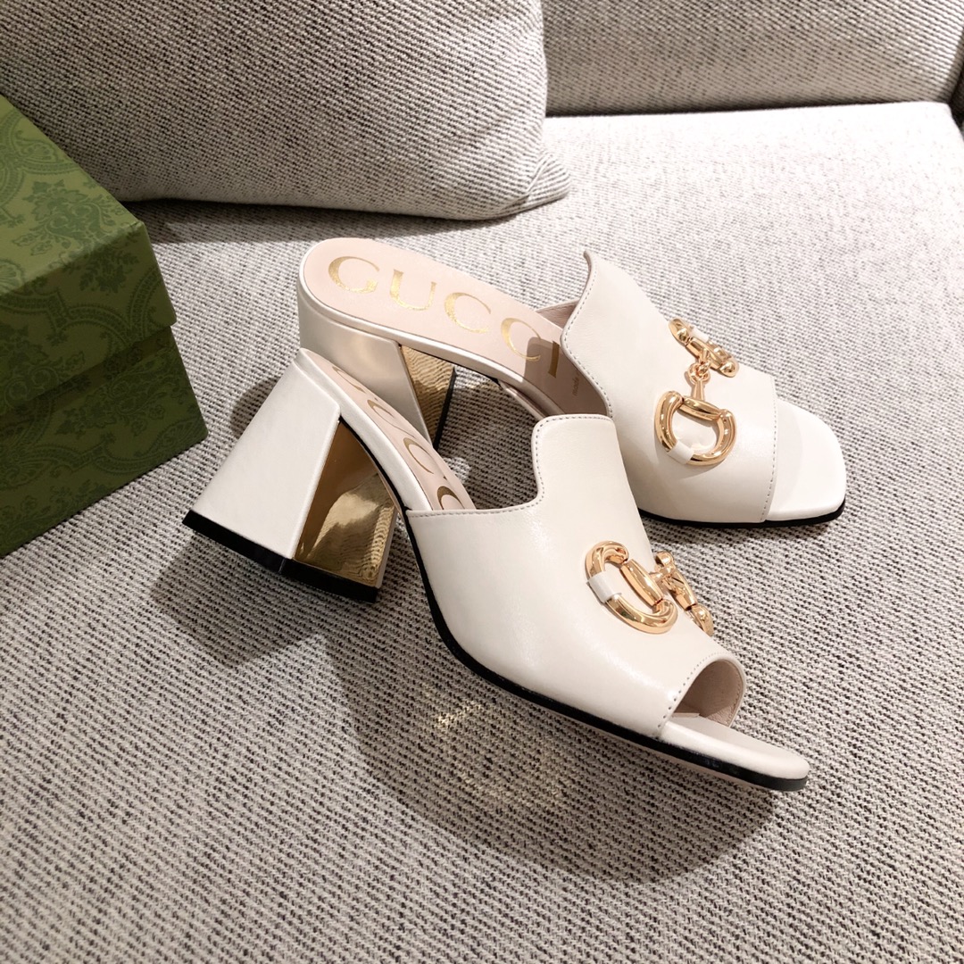 G*u*i sandals