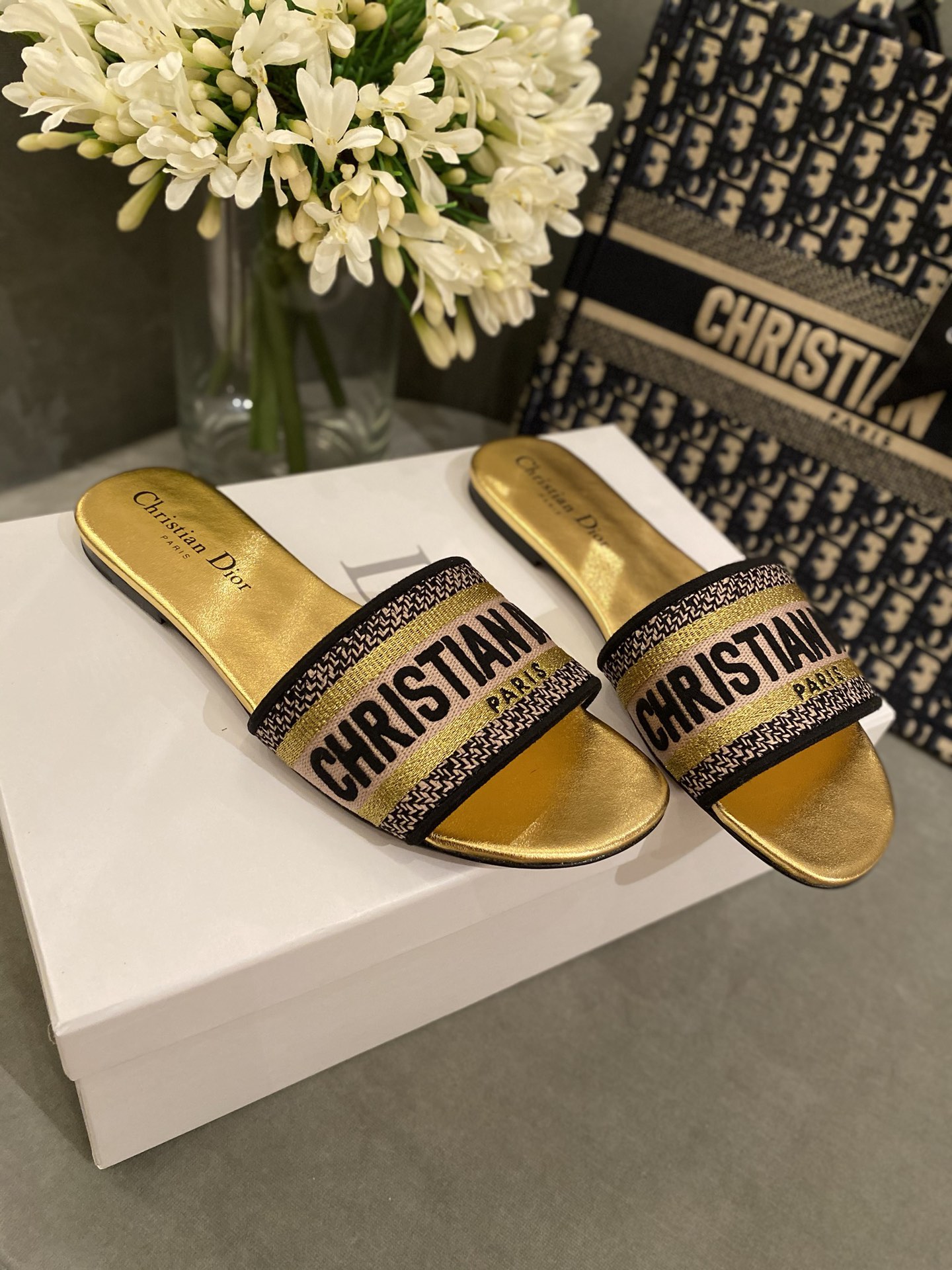 D*or slippers