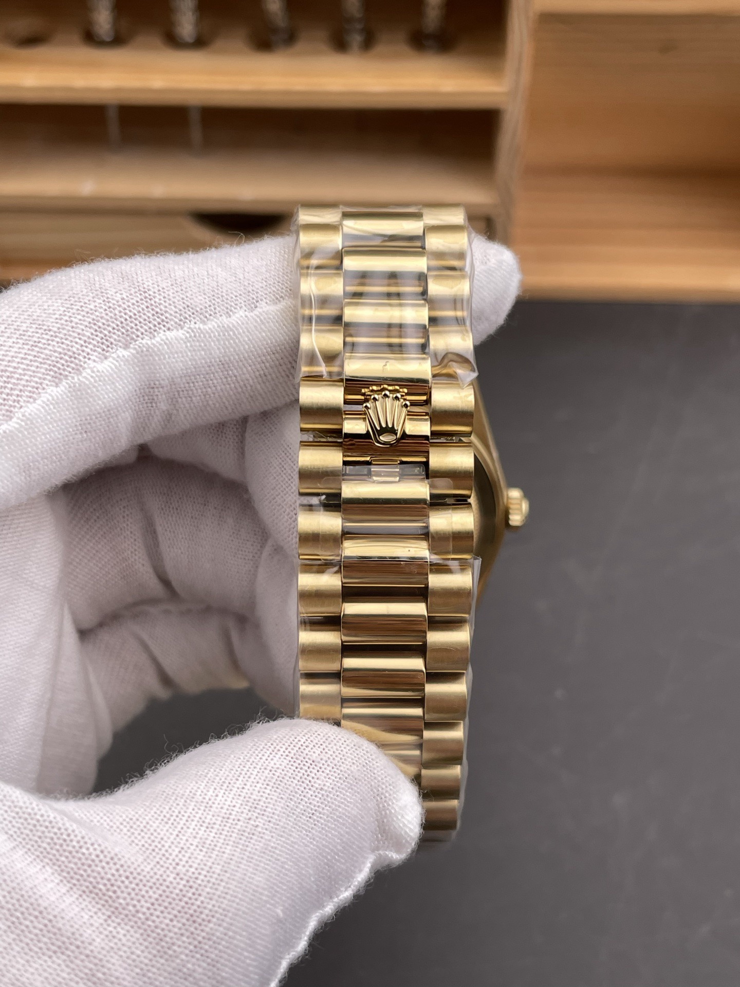 R01ex Day-Date 40 Watch Yellow Gold