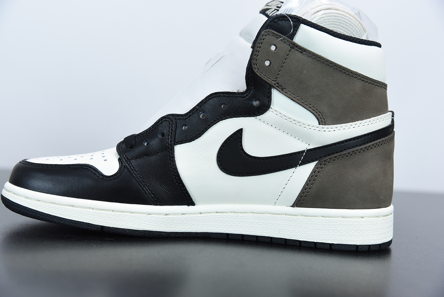 AIR JORDAN 1 HIGH OG “DARK MOCHA” 555088-105