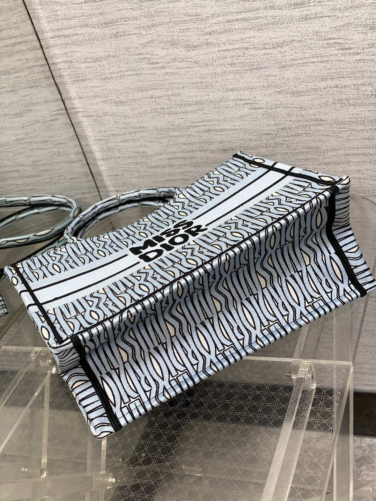 D*or small book tote-36.5cm