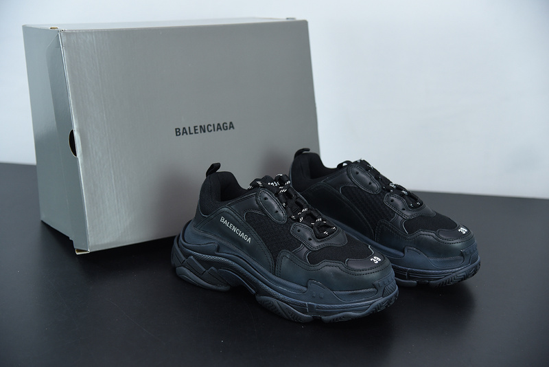Ba*len*cia*ga triple s