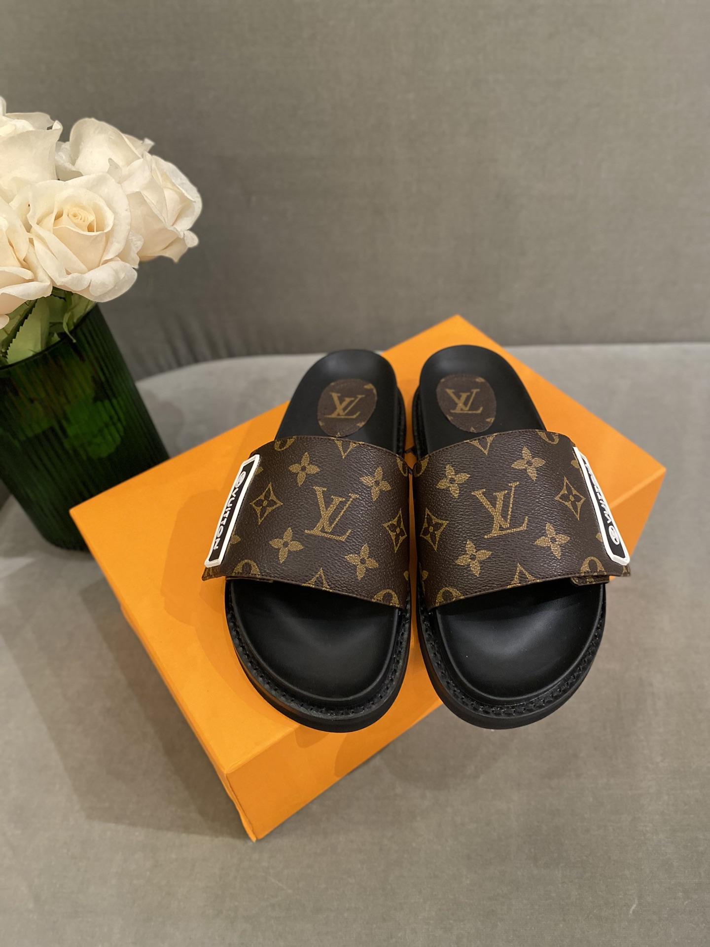 l0*is V*t0n sandals
