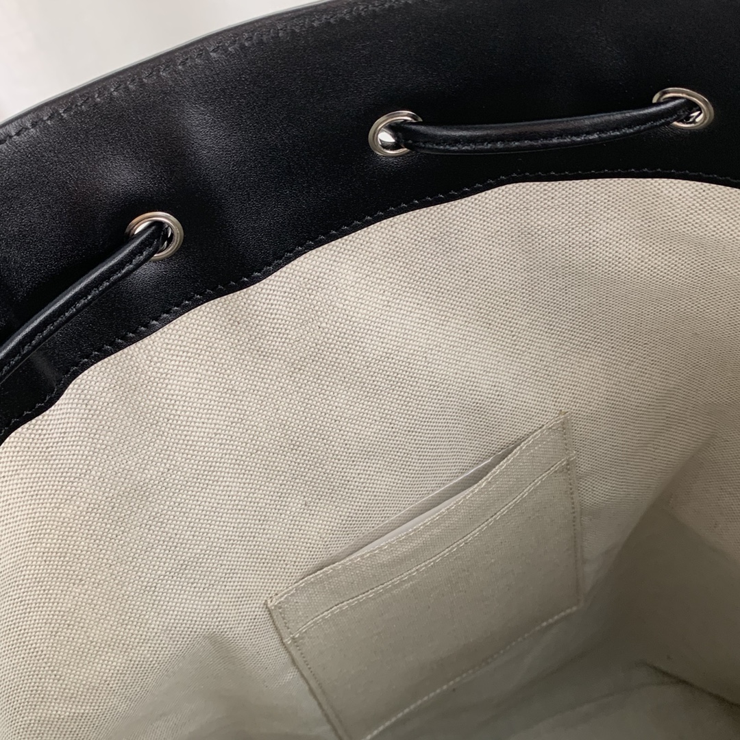 G*u*i gg embossed backpack-34*41*12