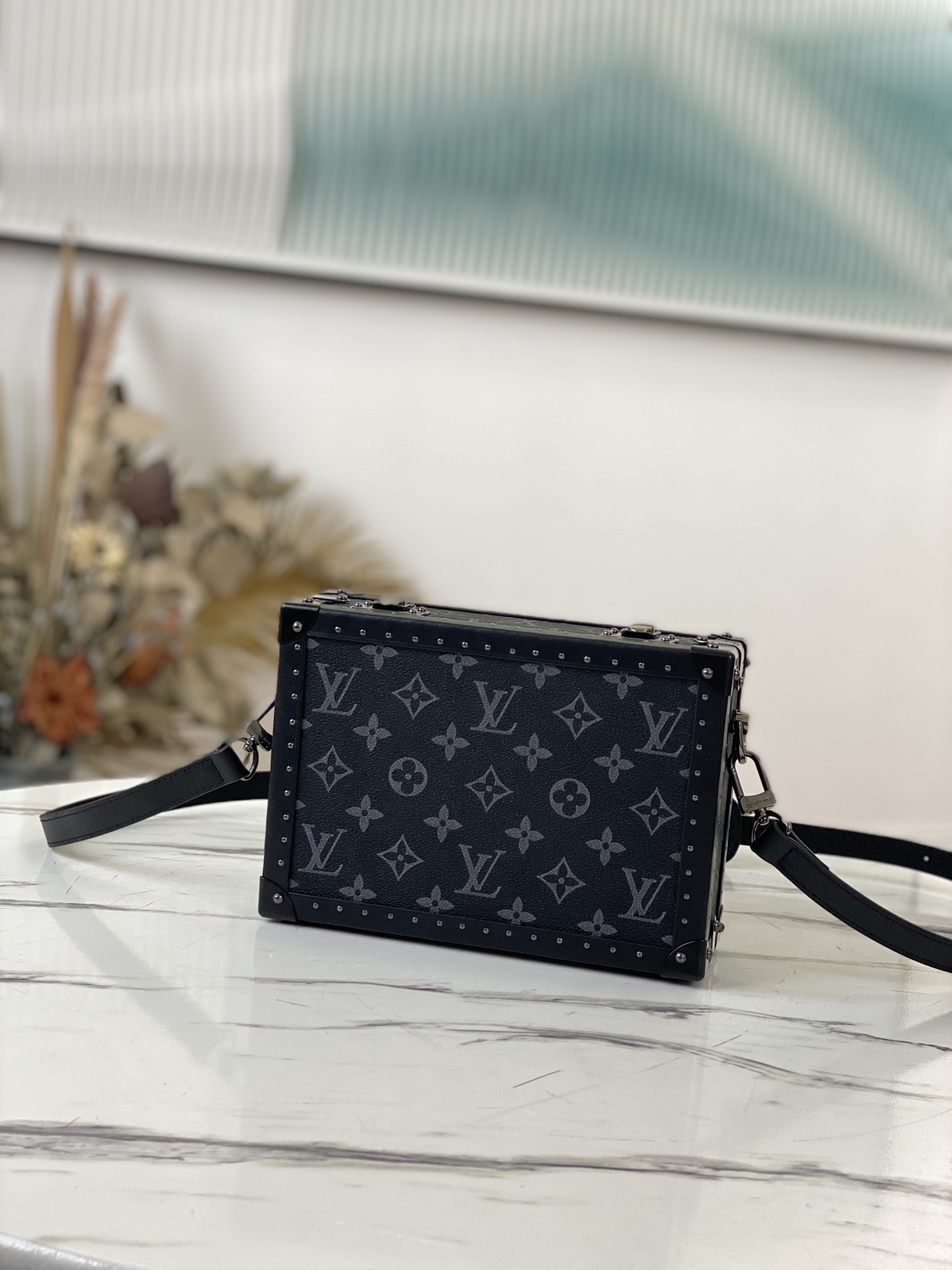 l0*is V*t0n clutch box-24 x 16.5 x 8 cm