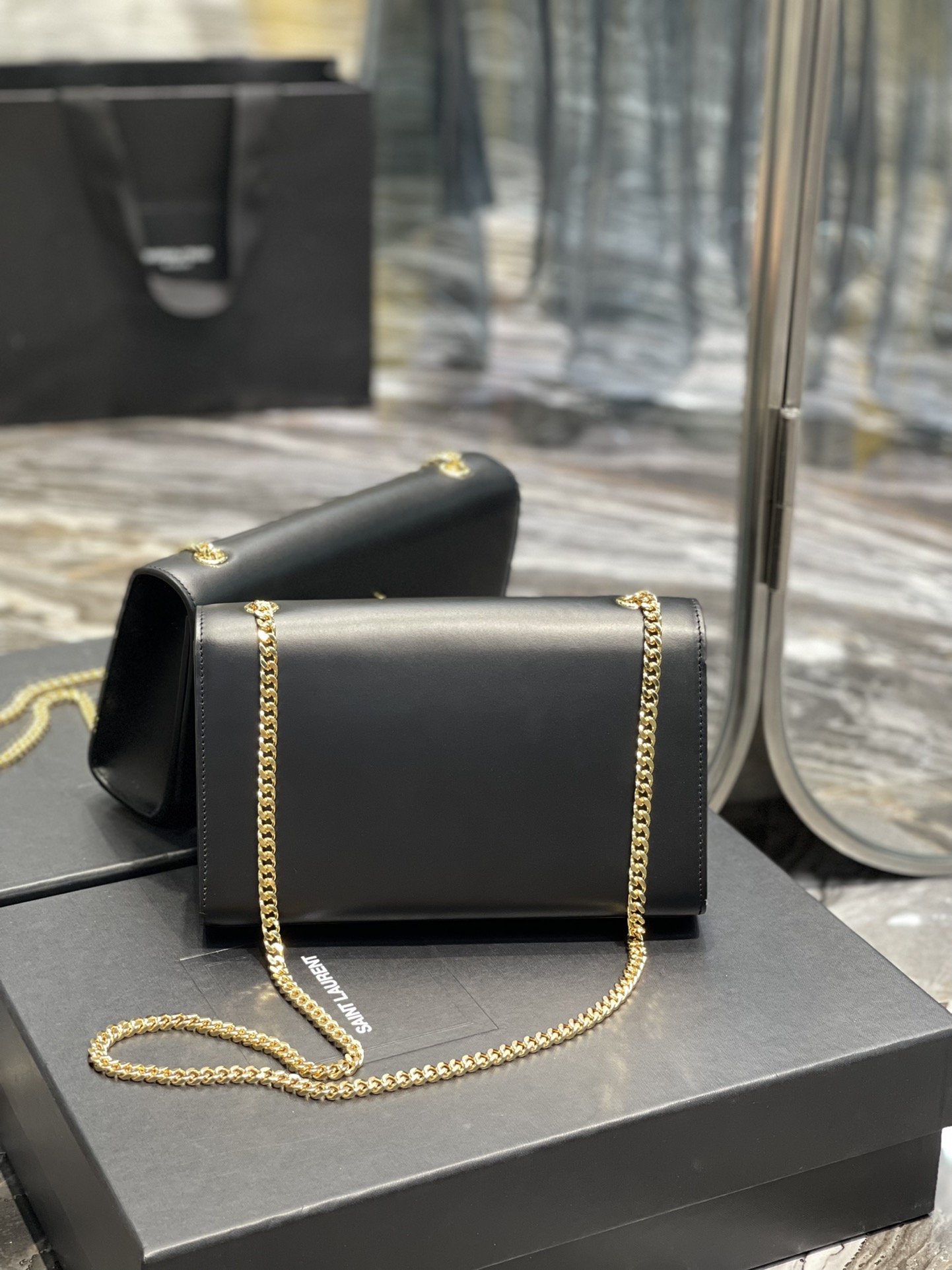 Y*L kate medium in smooth leather-24*14.5*5.5cm