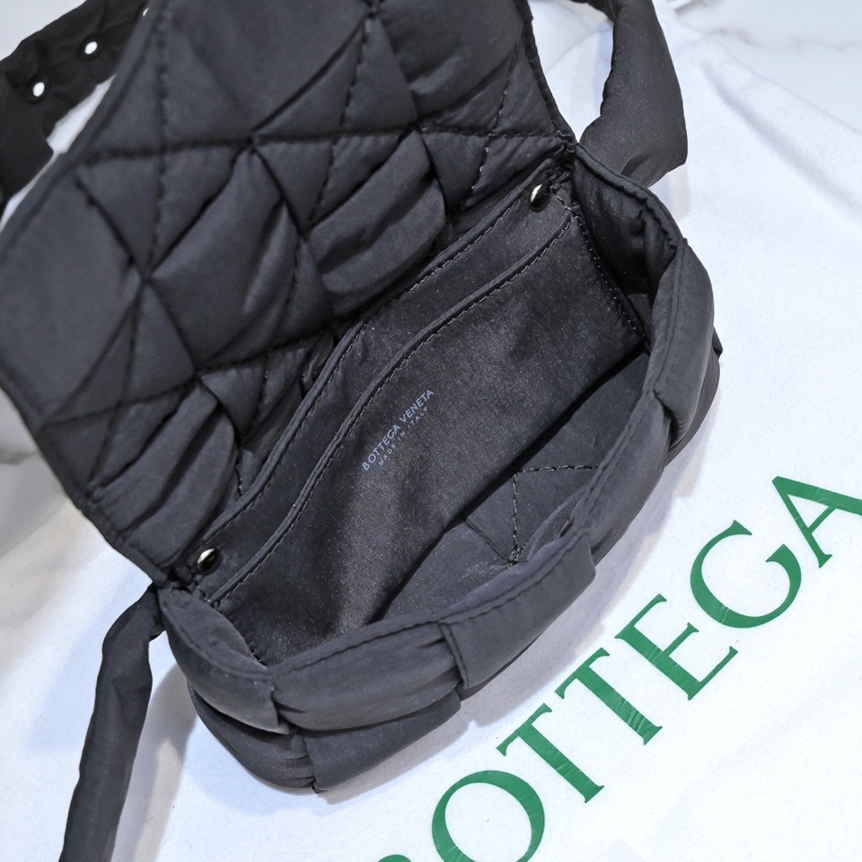 b0tte*a Ven*ta cassette bag-10x19x5cm