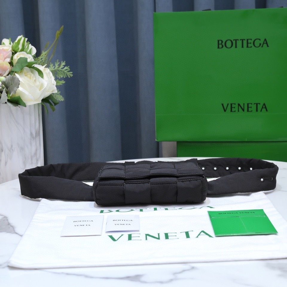 b0tte*a Ven*ta cassette bag-10x19x5cm