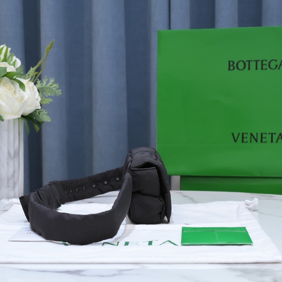 b0tte*a Ven*ta cassette bag-10x19x5cm