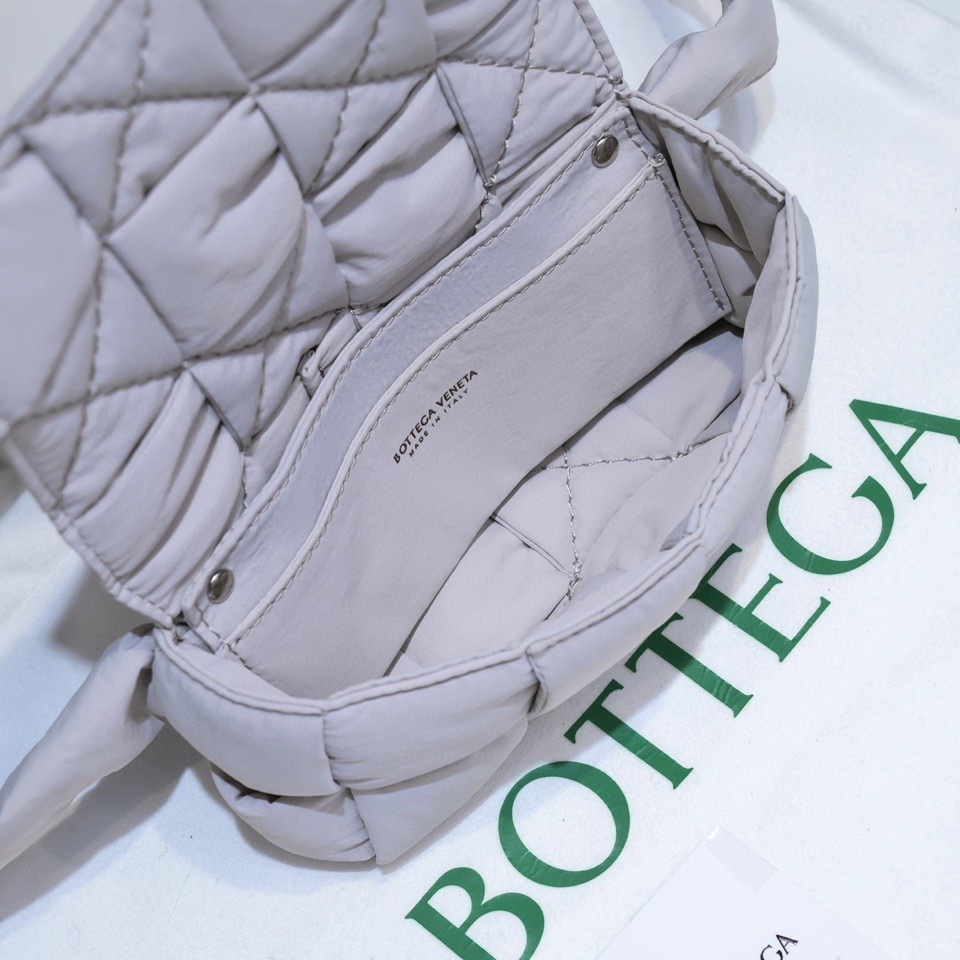 b0tte*a Ven*ta cassette bag-10x19x5cm