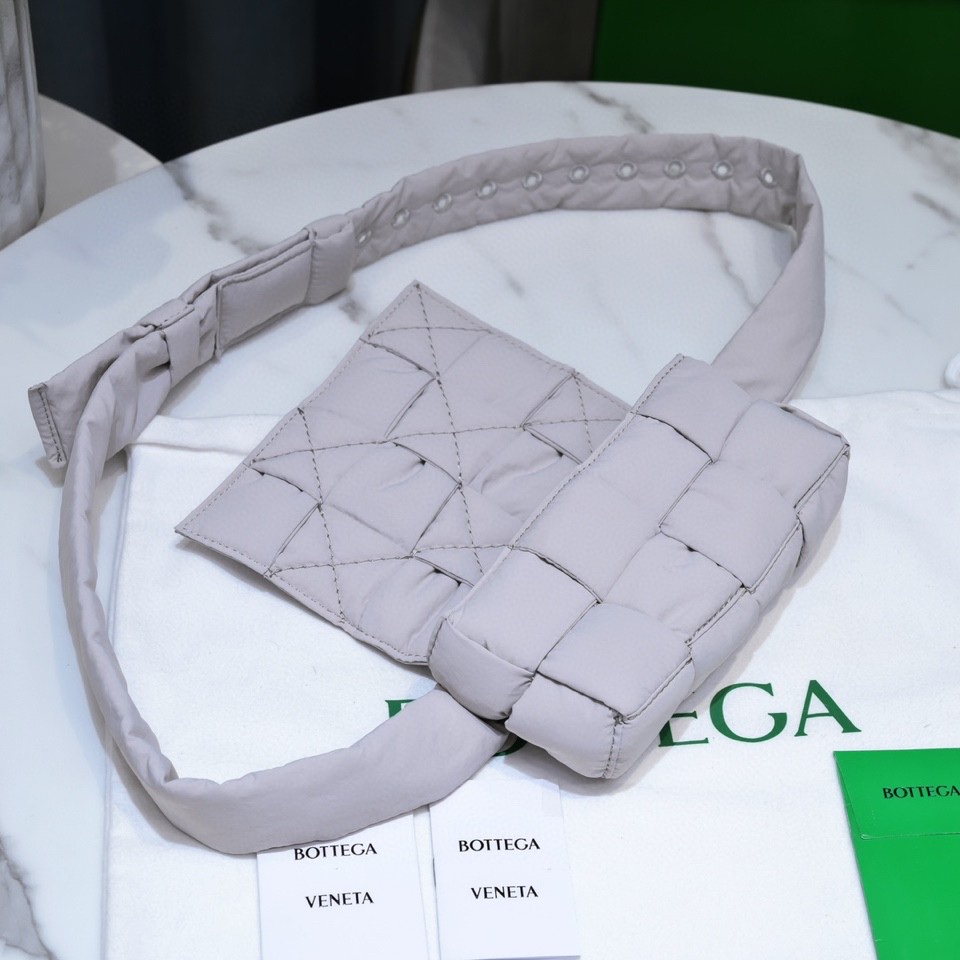 b0tte*a Ven*ta cassette bag-10x19x5cm