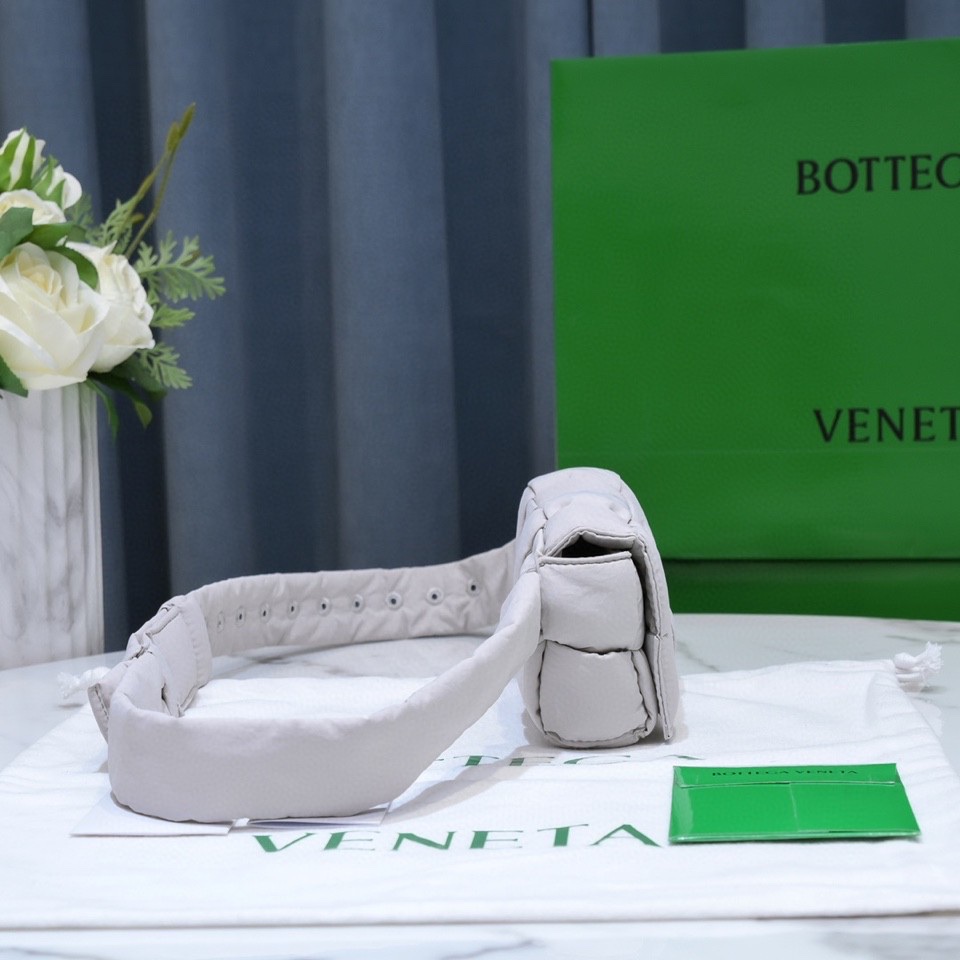 b0tte*a Ven*ta cassette bag-10x19x5cm