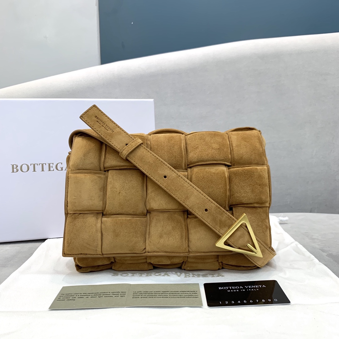 b0tte*a Ven*ta padded cassette bag-26*18*8cm