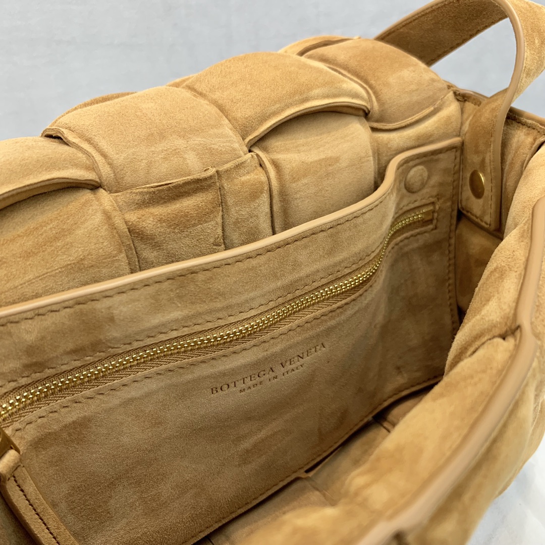 b0tte*a Ven*ta padded cassette bag-26*18*8cm