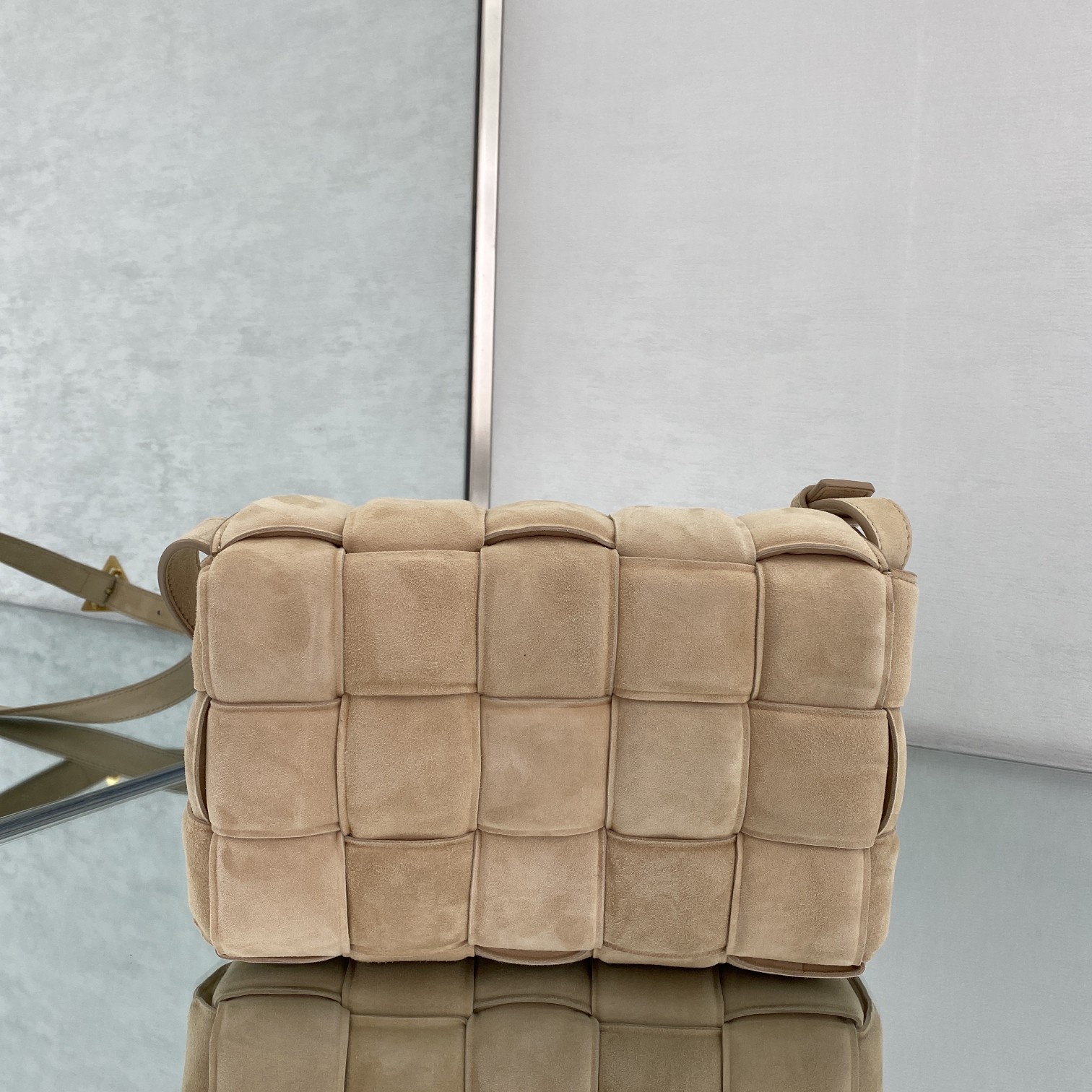b0tte*a Ven*ta padded cassette bag-26*18*8cm
