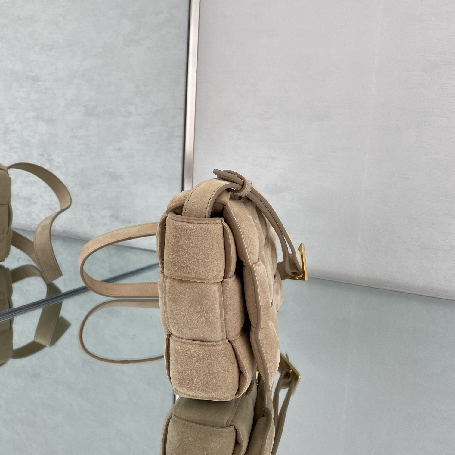 b0tte*a Ven*ta padded cassette bag-26*18*8cm