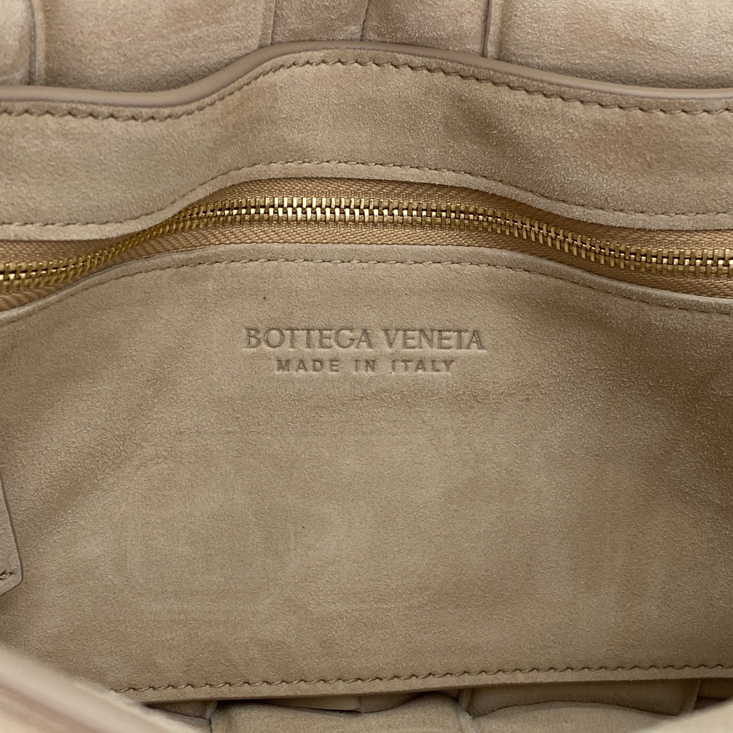 b0tte*a Ven*ta padded cassette bag-26*18*8cm