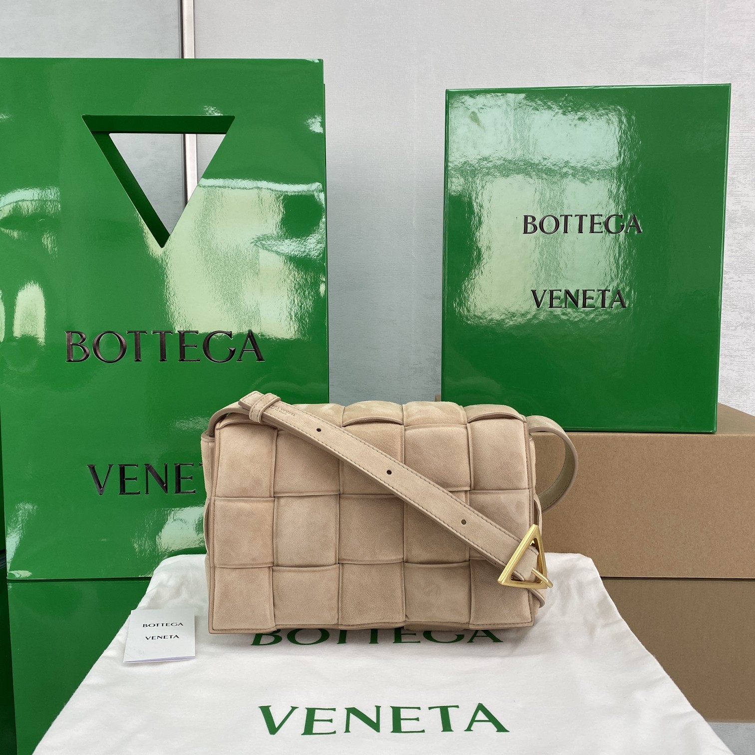 b0tte*a Ven*ta padded cassette bag-26*18*8cm