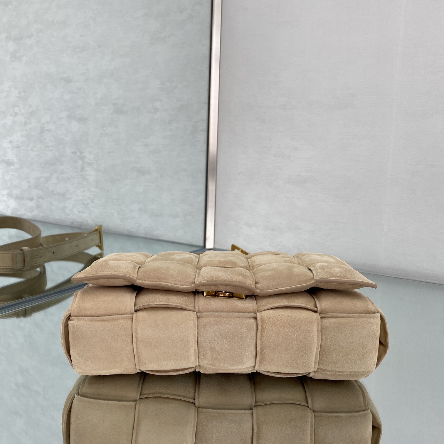 b0tte*a Ven*ta padded cassette bag-26*18*8cm