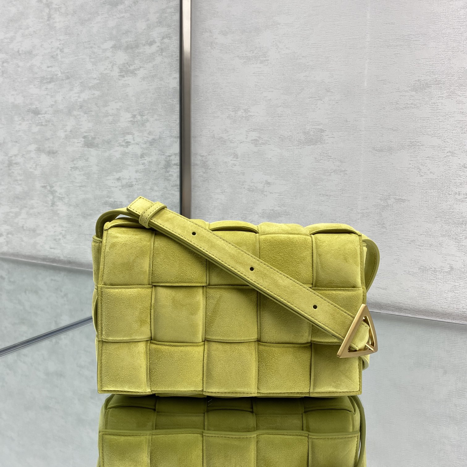 b0tte*a Ven*ta padded cassette bag-26*18*8cm