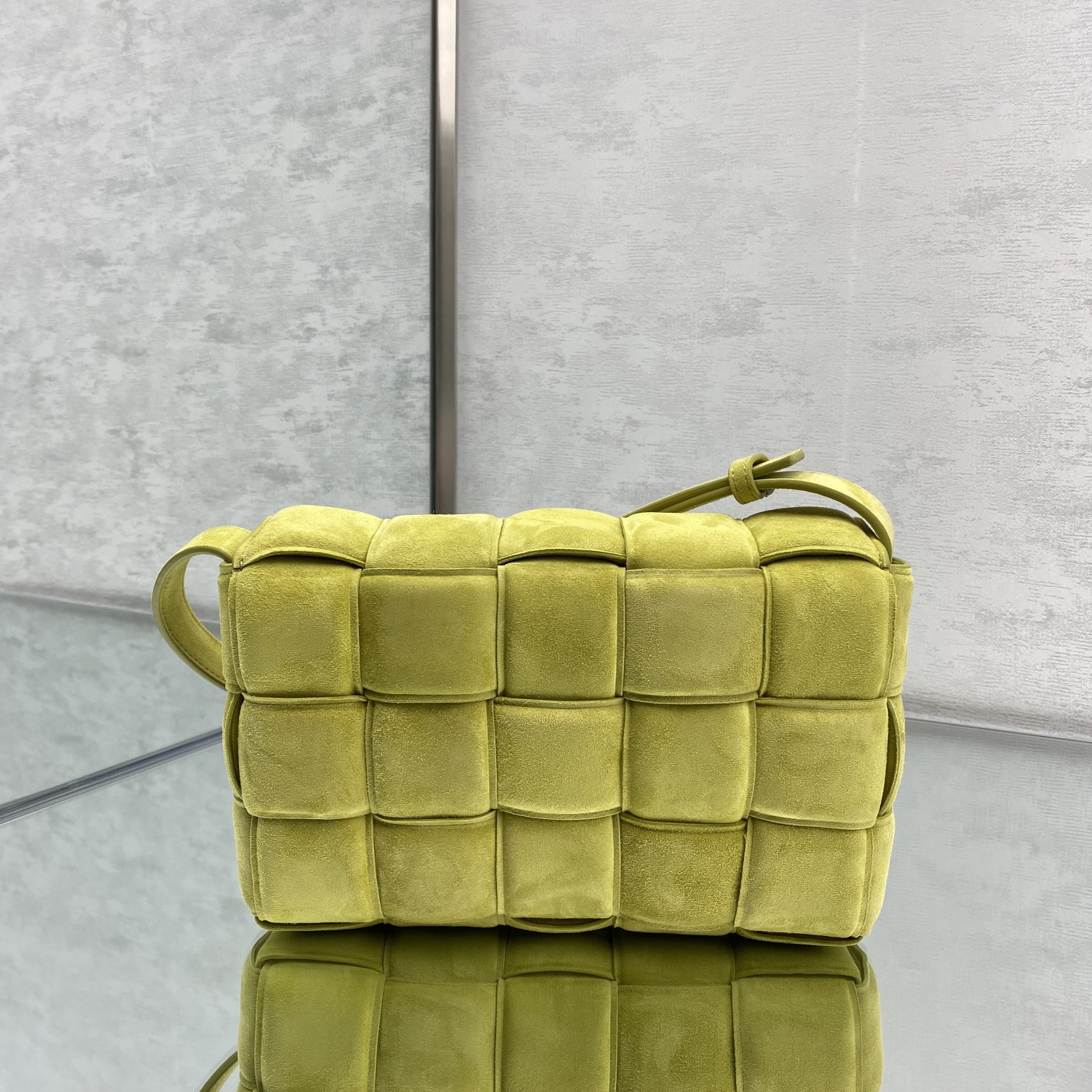 b0tte*a Ven*ta padded cassette bag-26*18*8cm