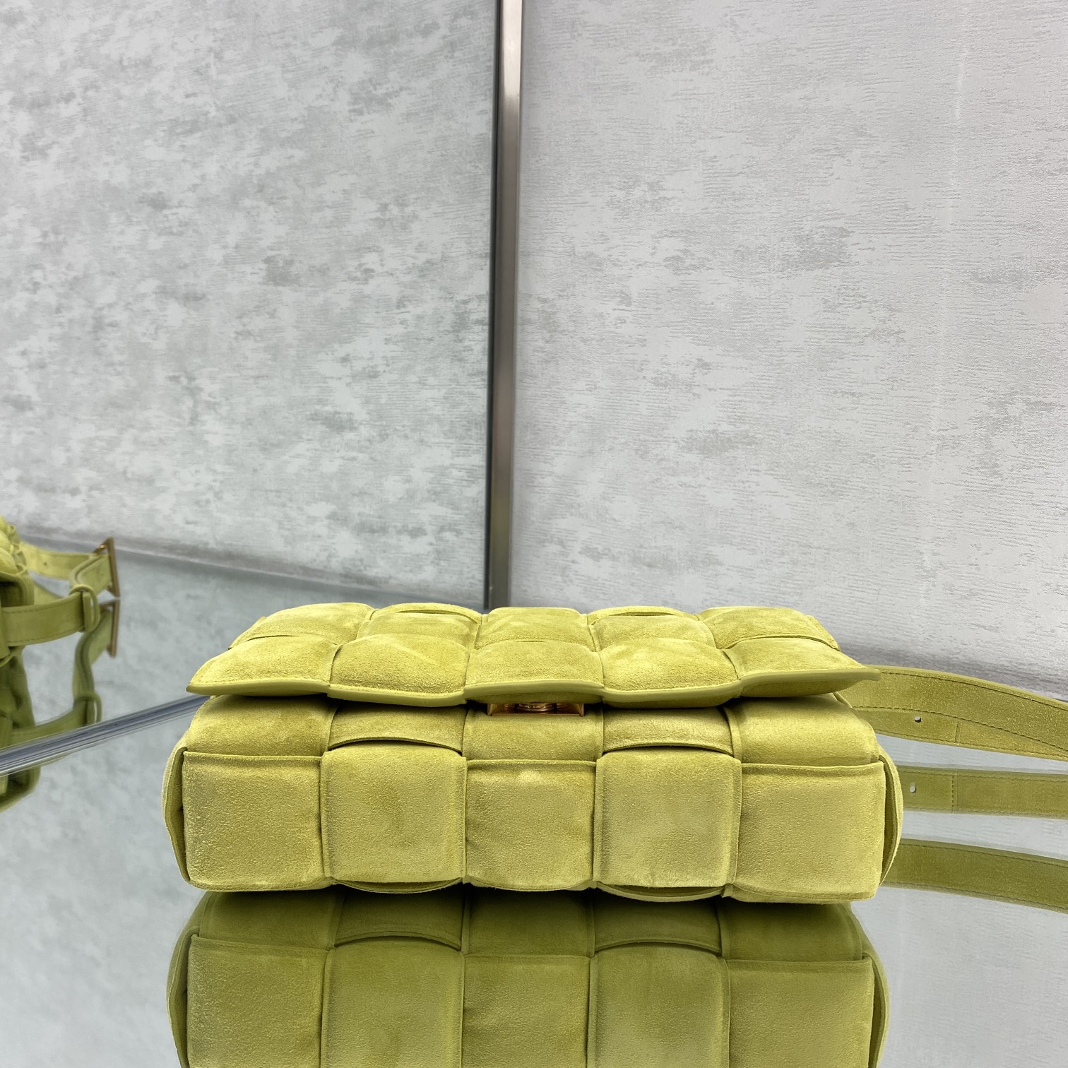 b0tte*a Ven*ta padded cassette bag-26*18*8cm