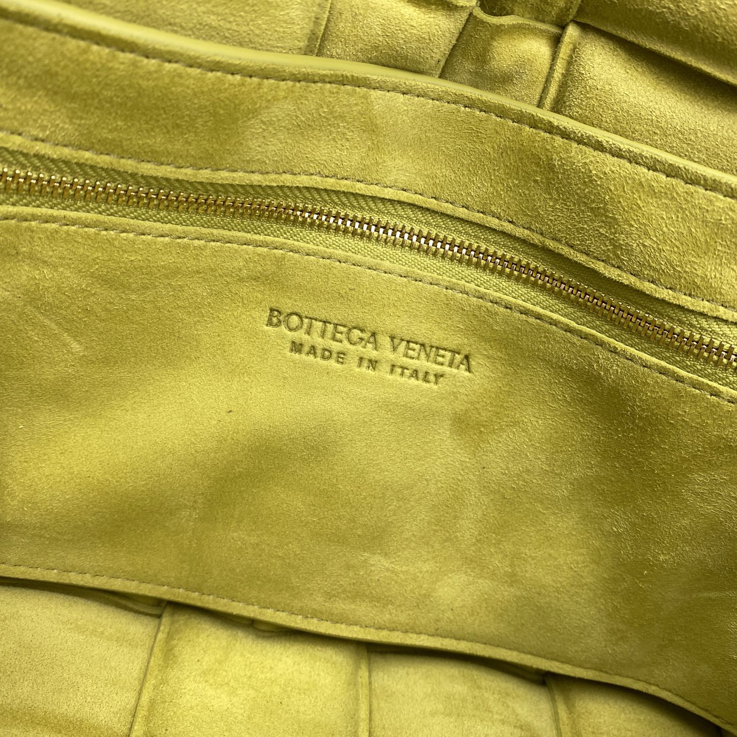 b0tte*a Ven*ta padded cassette bag-26*18*8cm