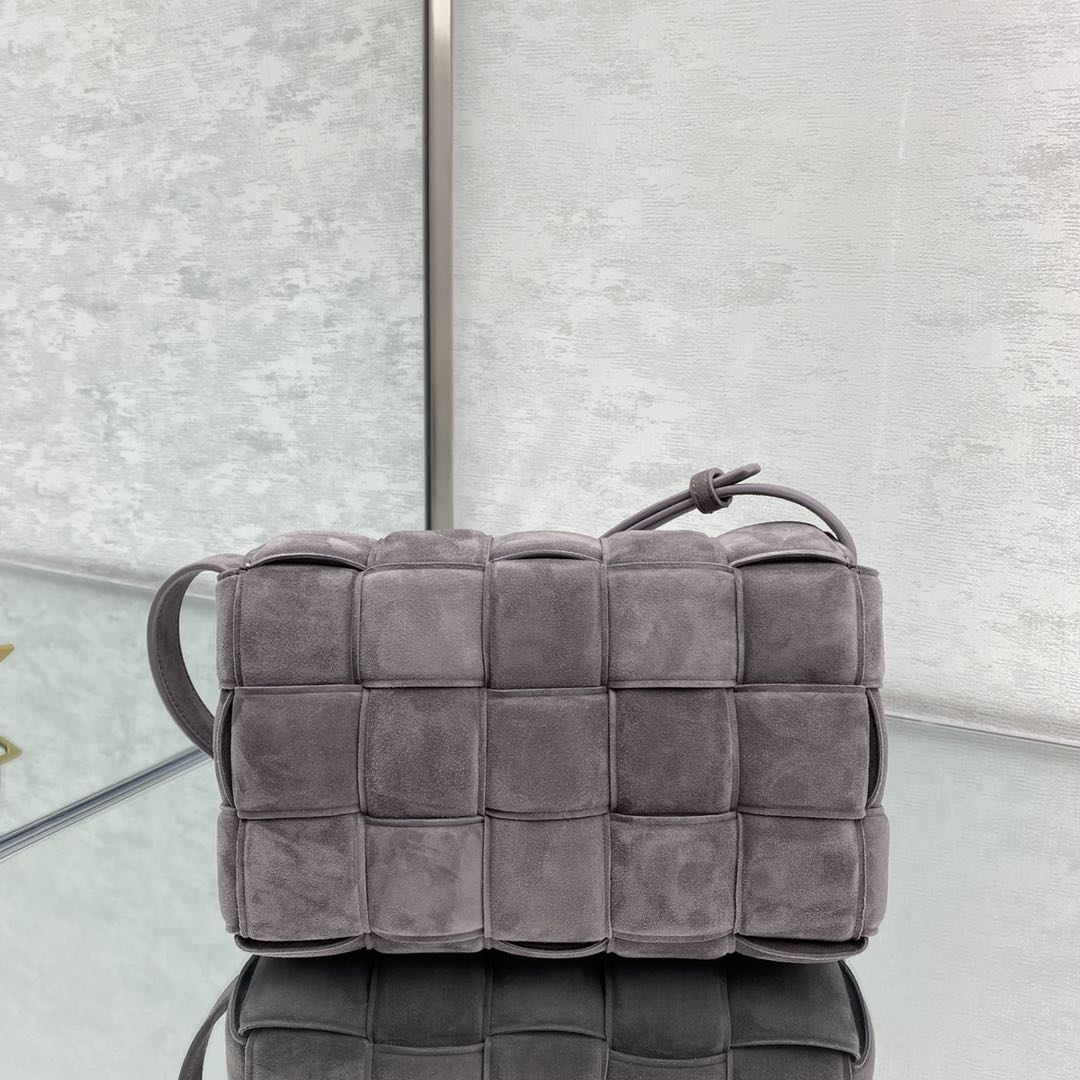 b0tte*a Ven*ta padded cassette bag-26*18*8cm