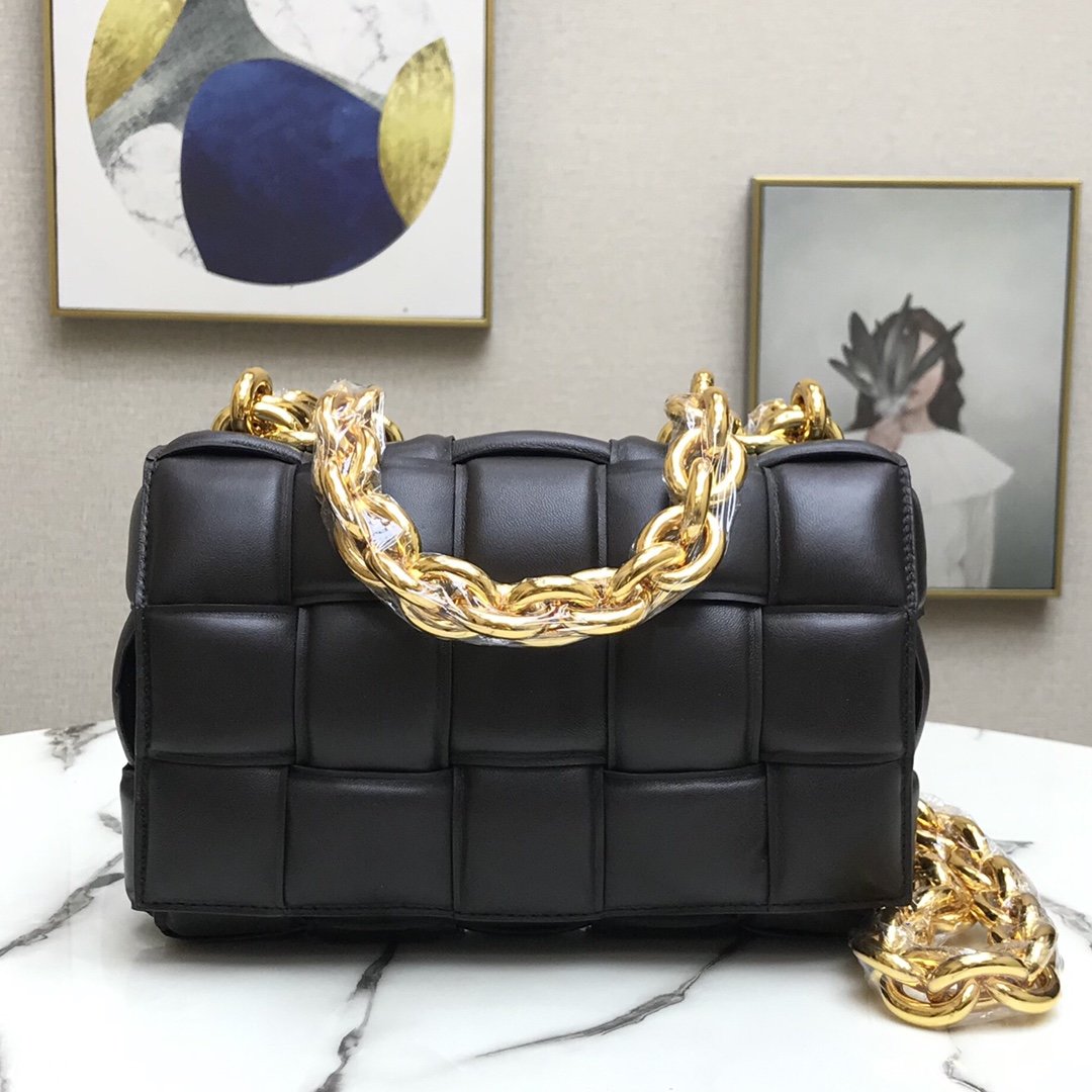 b0tte*a Ven*ta padded cassette bag-26*18*8cm